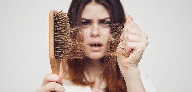 علل احتمالی ریزش مو در خانم ها