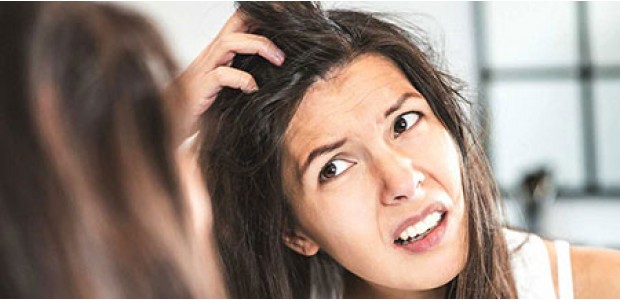 علت خارش سر و ریزش مو و نحوه درمان آن چیست؟